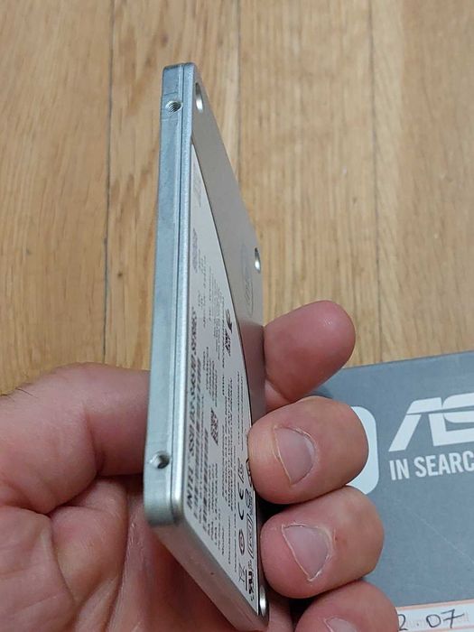 1TB, 960GB SSD Sata  - Crucial MX500, Intel D3-S4510