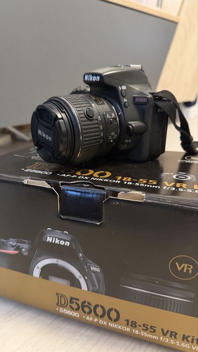 Nikon D5600 + Obiectiv 18-55