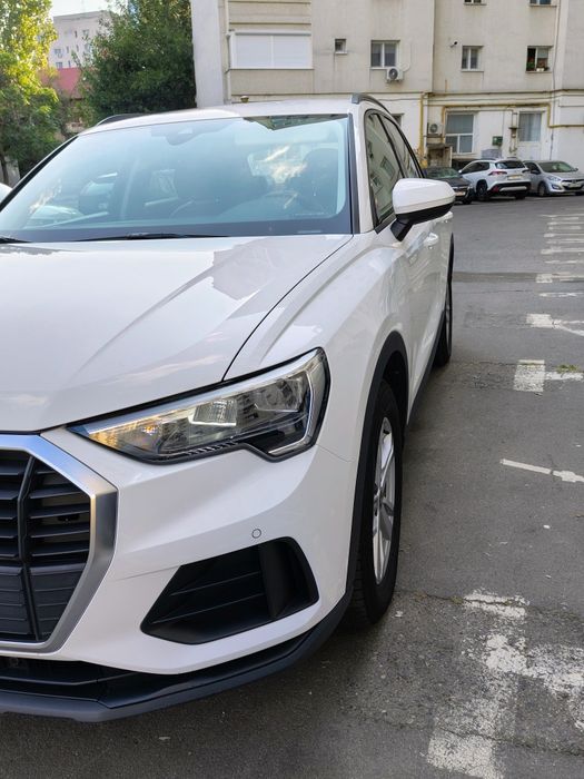 Vând Audi Q3 hibrid