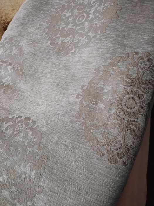 Vând garnitură draperii cu cuvertura de pat.