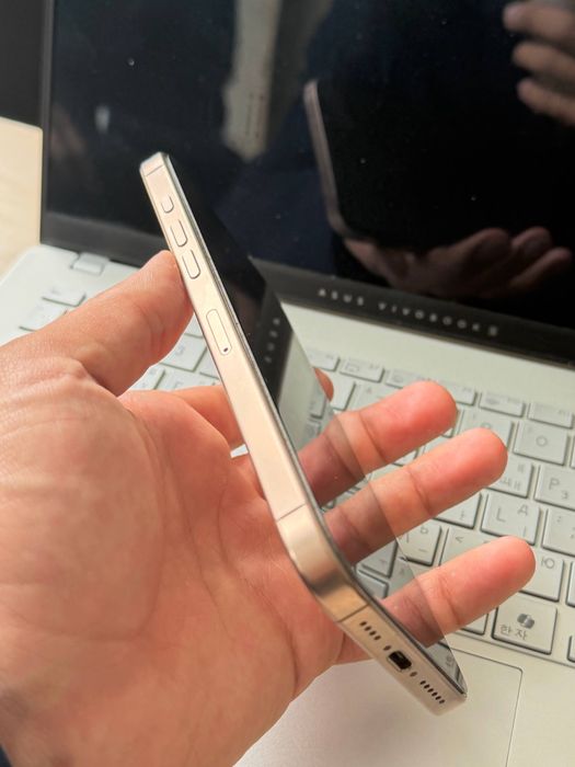 Iphone 16 pro max desert