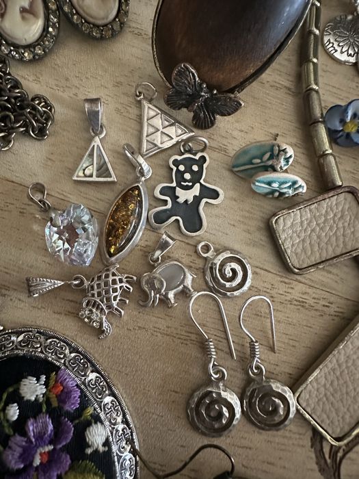 Обеци, колиета, пръстени, комплекти