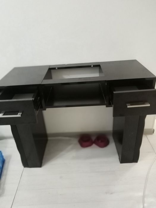 Продам маникюрный стол