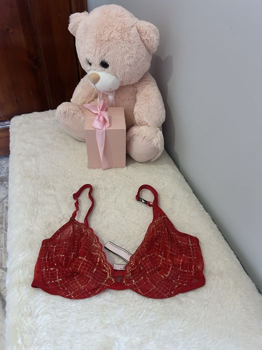 Сутиени Victoria‘s Secret.