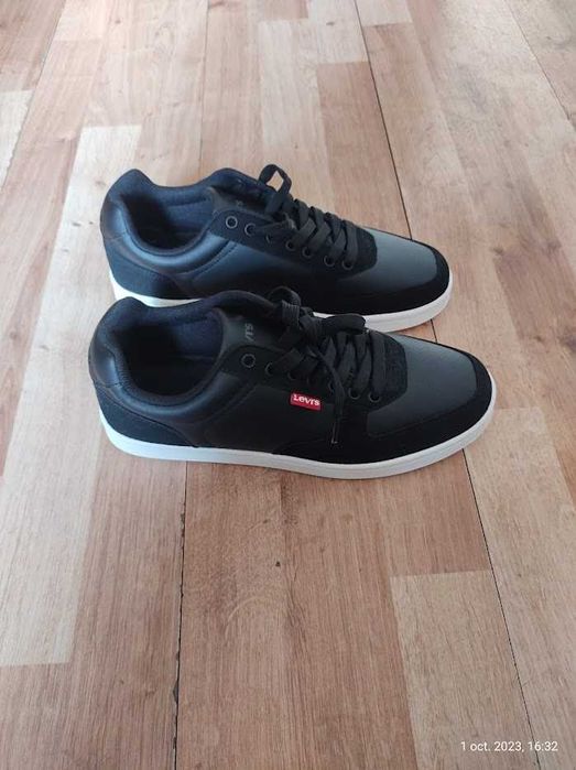 Adidași sport barbati Levi's® Reece,(Super Ofertă).