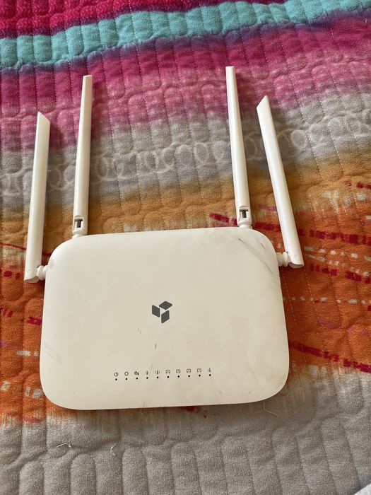 продам роутер модель на корпусе написано