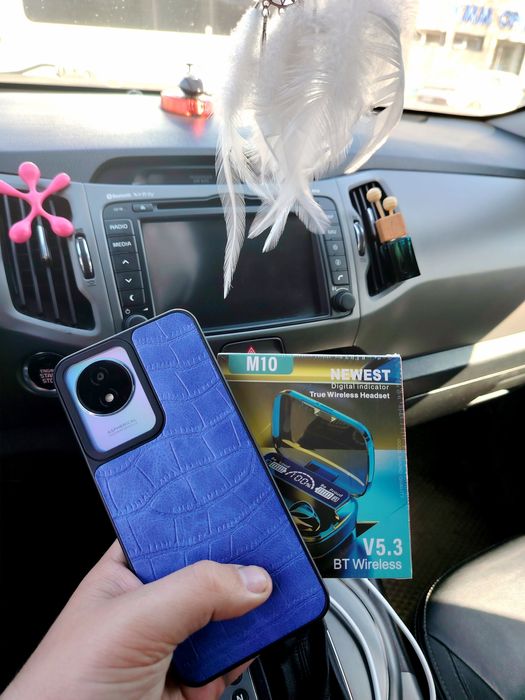 Продам смартфон +подарок новые наушники