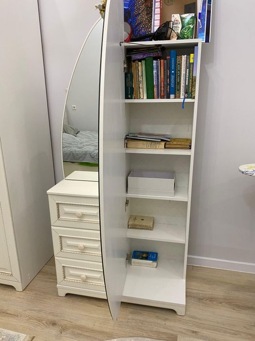 Продается шкаф, кровать, комод