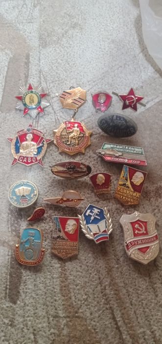 Значки, вымпелы ,кубки.