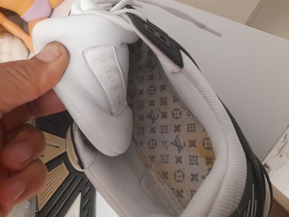 Vând Adidași Louis Vuitton