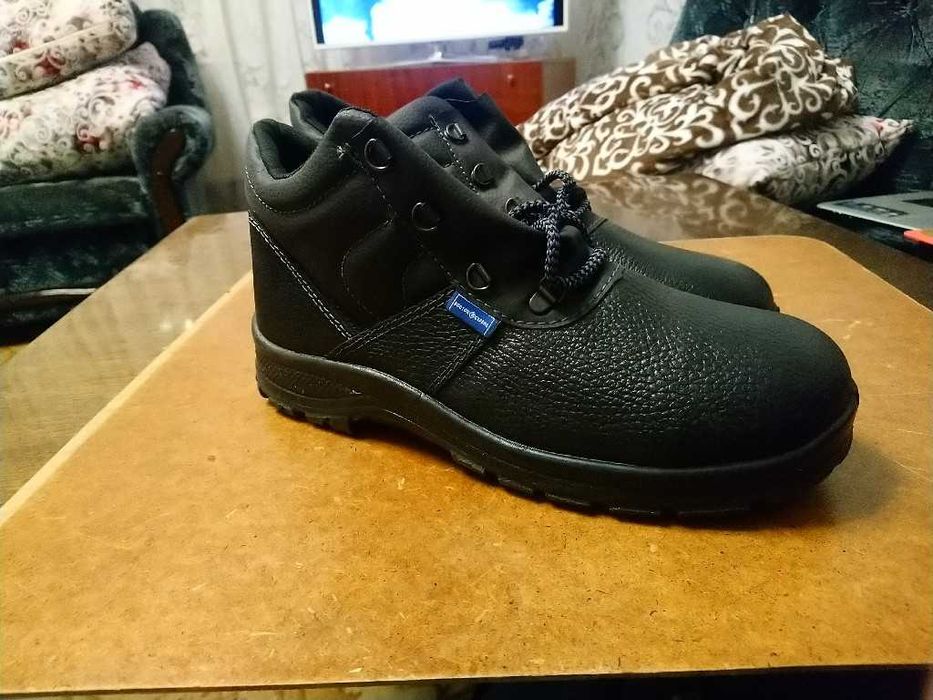 Продам рабочие ботинки