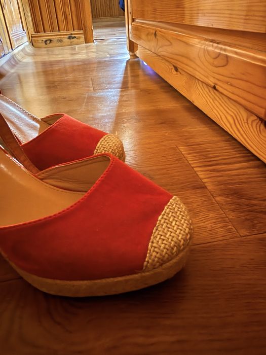 Дамски обувки с платформа