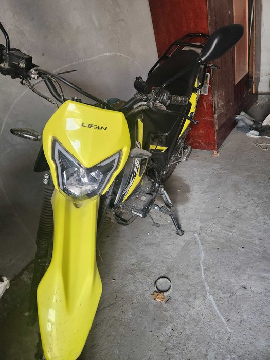 Motosikl LIFAN sotiladi yangi 200km yurgan200 km yurgan