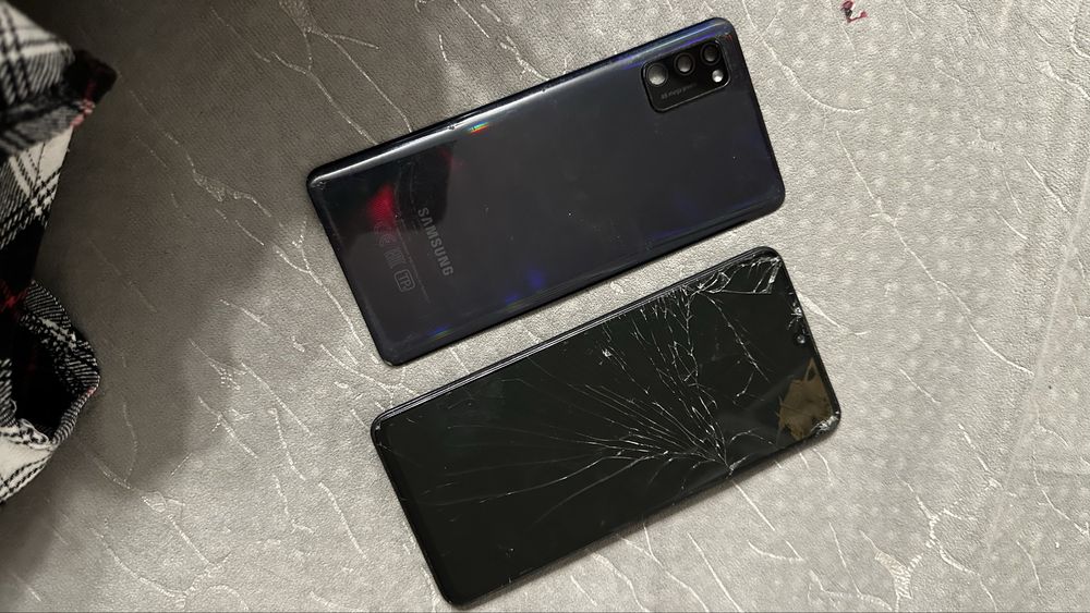 продам Самсунг А41 на детали