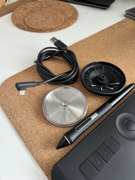 Tableta grafica Wacom Intuos Pro PTH-660