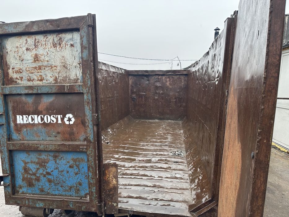 Containere fier deseuri