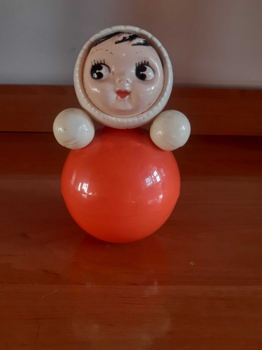 Неваляшка- руска кукла, ретро