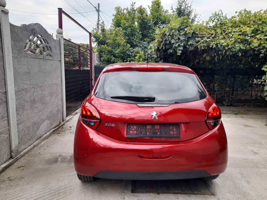 Peugeot 208 Allure 1.2 benzină Puretech 2018