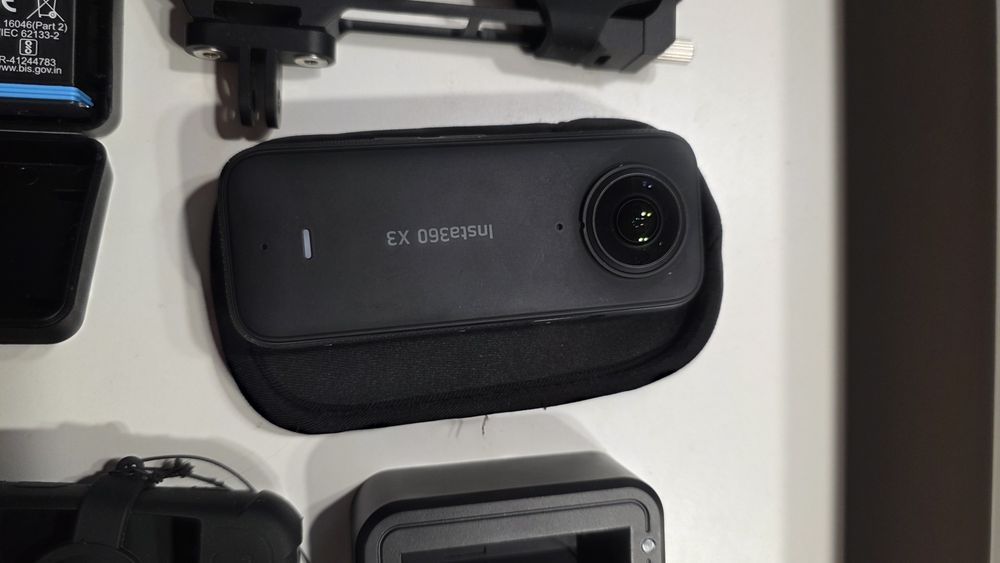 Camera Insta360 x3 plus accesorii