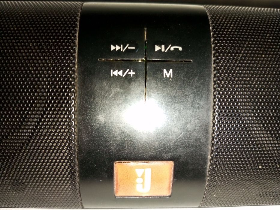 Колонка с радиом FM, флешка, блютуз.