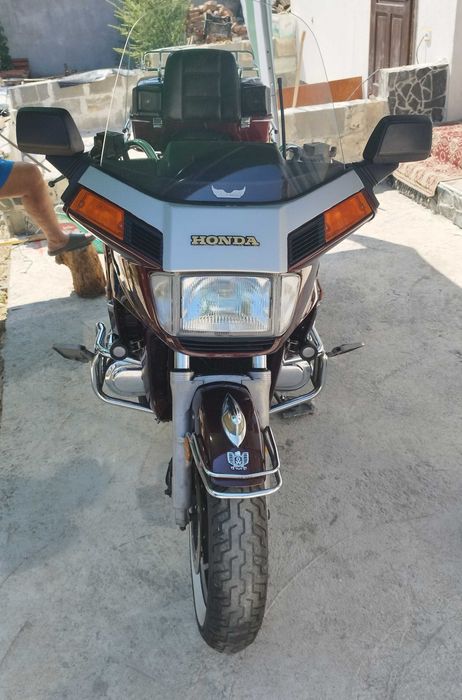 Продавам си мотора Honda Gold wing GL1200