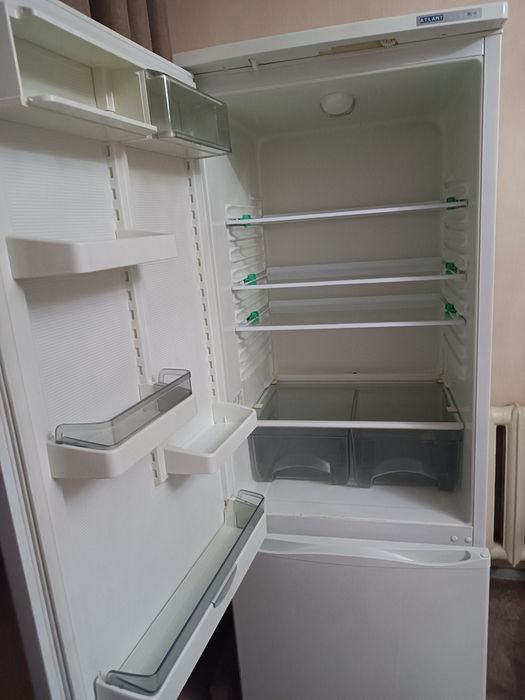 Продается двух камерный холодильник