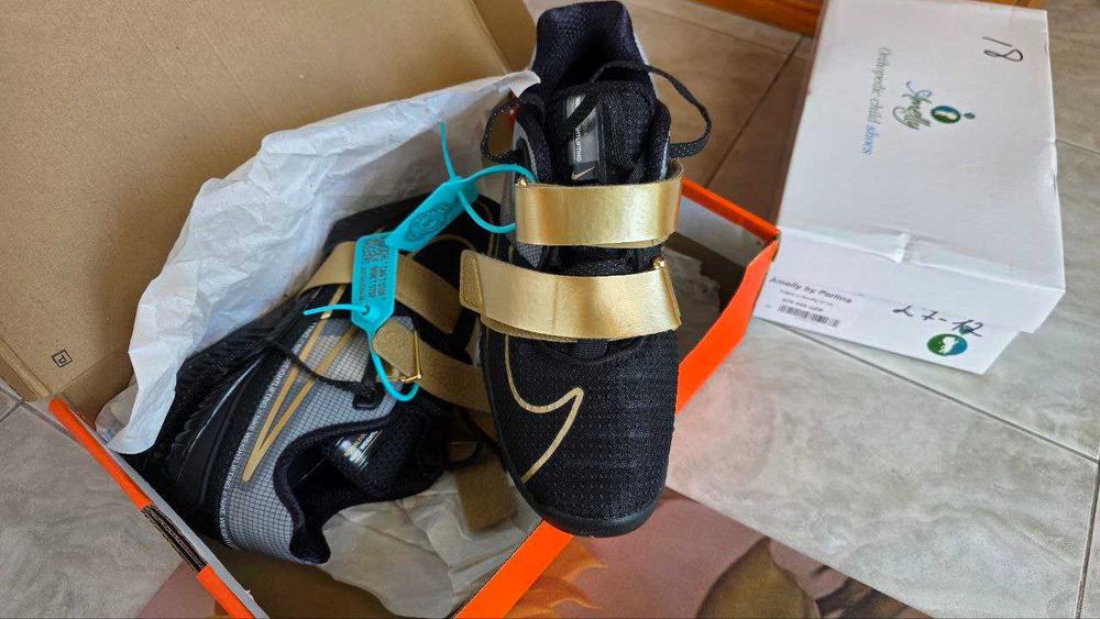 Штангетки Nike Romaleos 4 "Black/Metallic Gold" weightlifting shoes