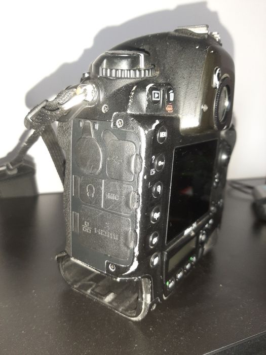 Nikon D4 с маленьким пробегом