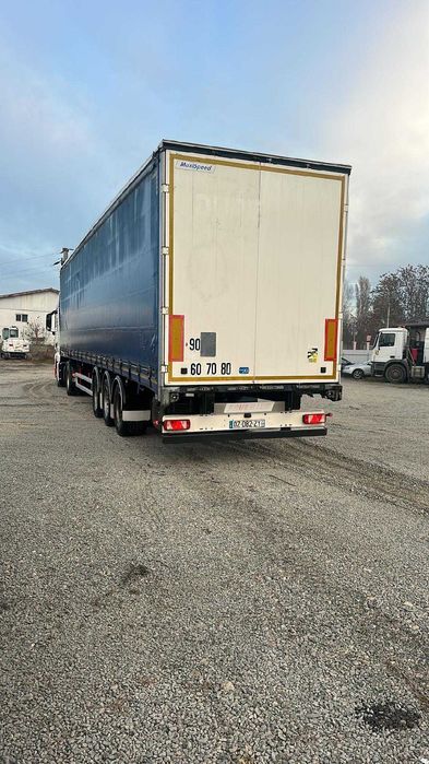 Semiremorca cu prelata Fruehauf