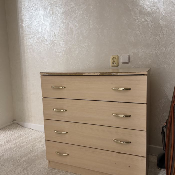 Шкафи и диван берите