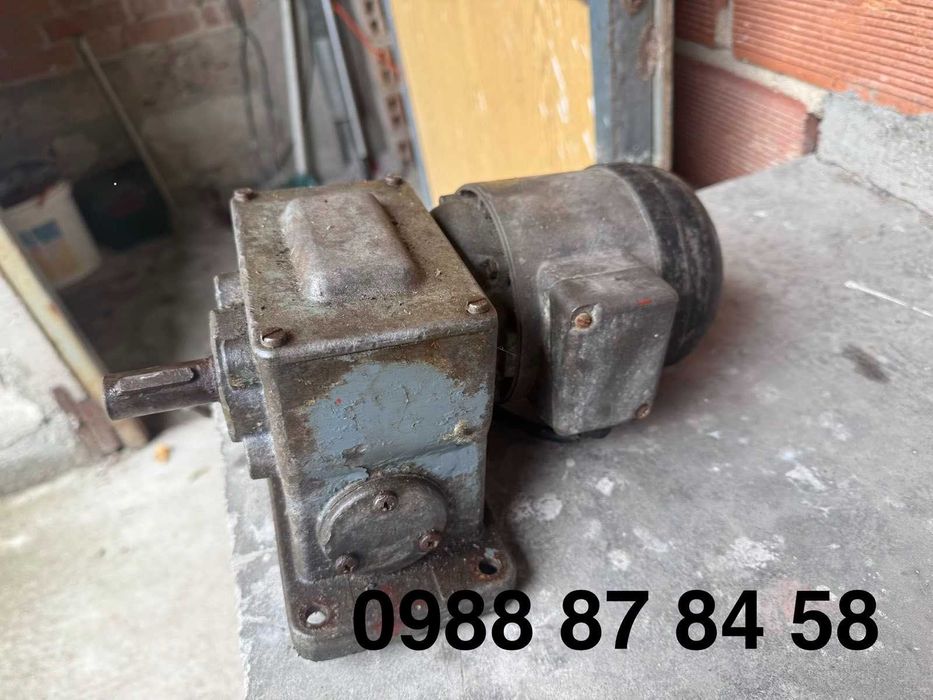 Продавам ел двигател със редуктор трифазен