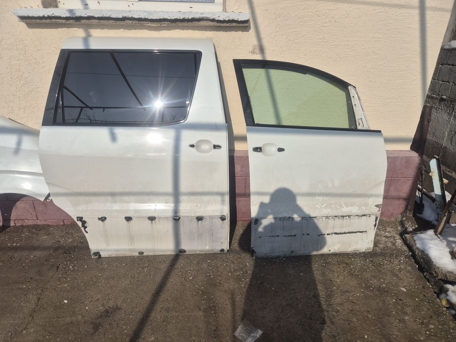 Toyota alphard  Есик крила