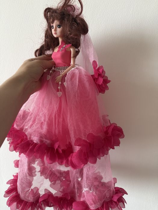 Продам куклу красивую