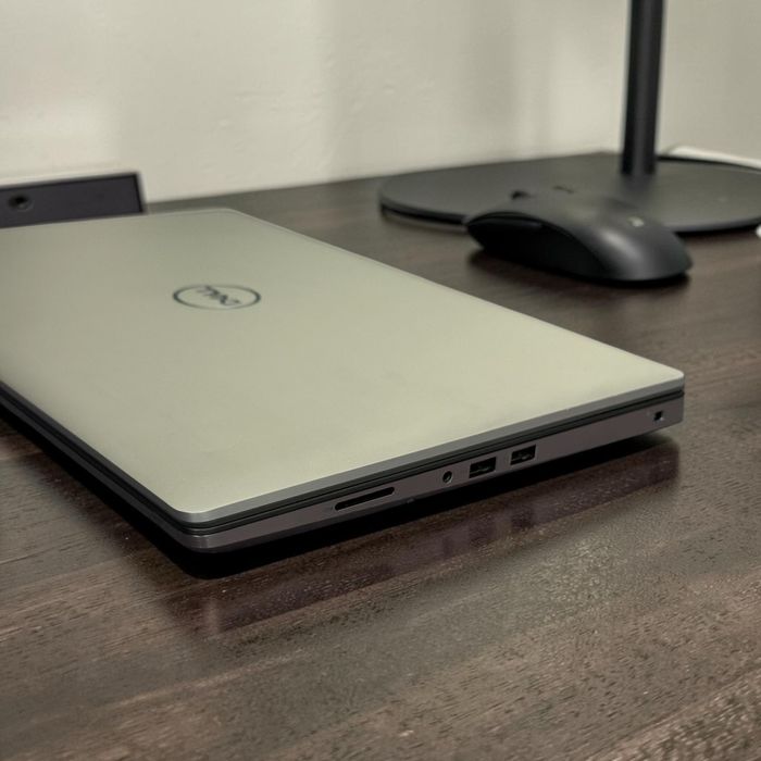 15.6’UHD 4K 600nits/RTX A3000 6GB/Core i7-11850H/Dell Precision 7560/32GB DDR4/512GB SSD