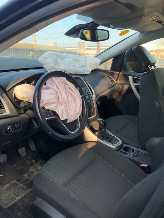 Dezmembrari Opel Astra J hatch 1.6i A16XER 115cp