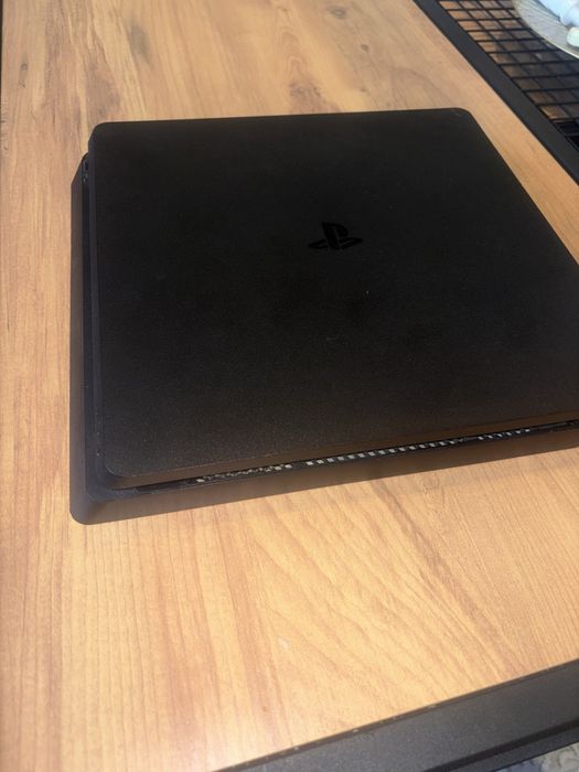 Продавам Playstation 4