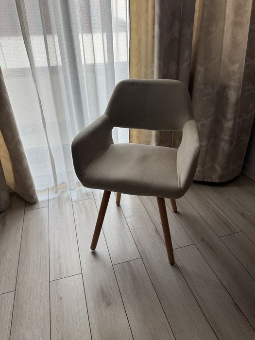 Scaun modern textil bej