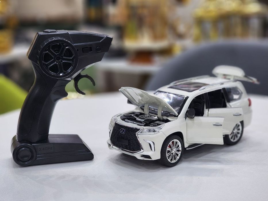 Металлическая машинка LEXUS LX570