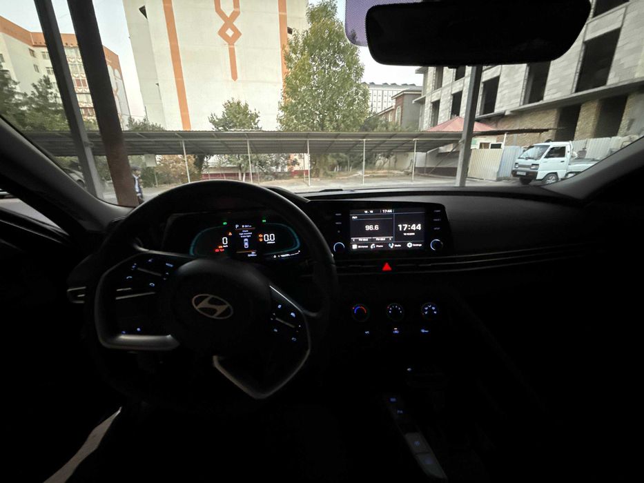 Hyundai ELANTRA 2024 год, пробег 42000 в рассрочку