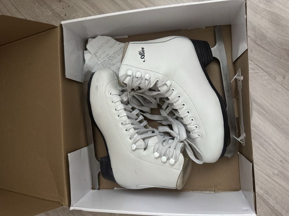 срочно продаються коньки