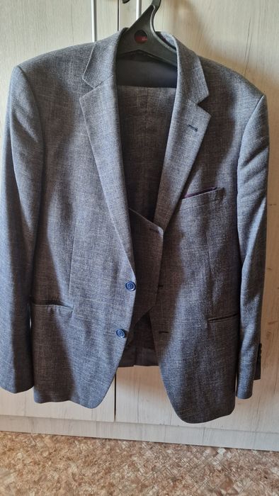 Продам костюм тройка 52 размер.