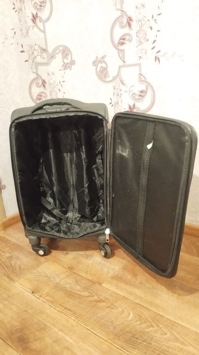 Чемодан на колесиках