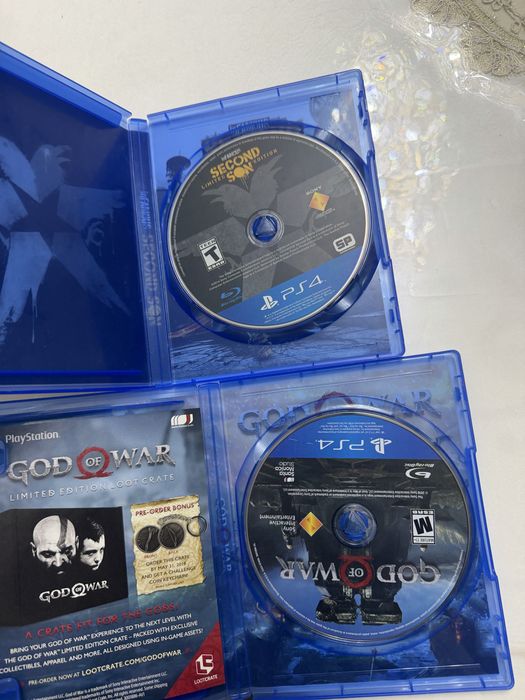 Продам 2 игрвы от PS4