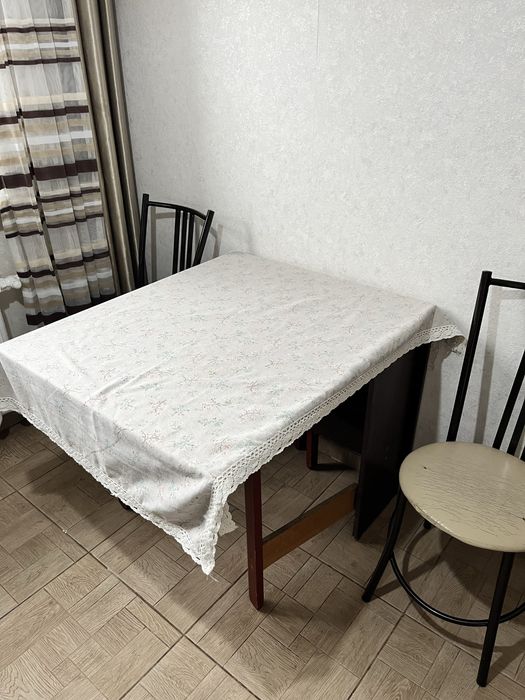 Продается стол книжка