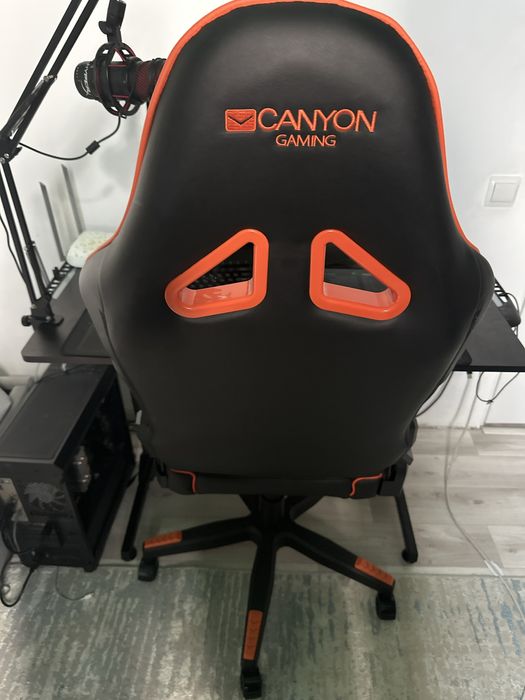 Продам компьютерный стол и кресло