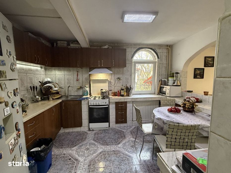 Apartament cu 3 camere, decomandat, 95 mp, parter - Girocului