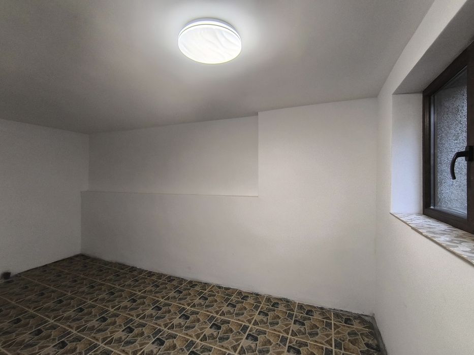 Продавам масивна къща