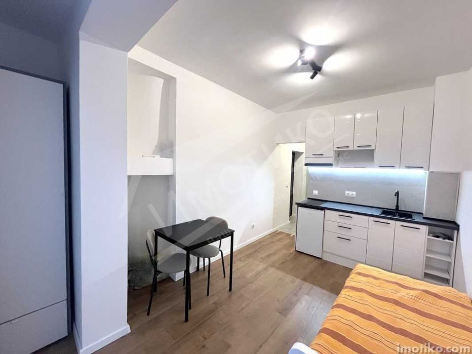 Едностаен на метри от Медицинския университет