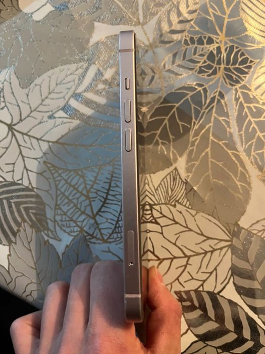 Iphone 13 хорошый состояние