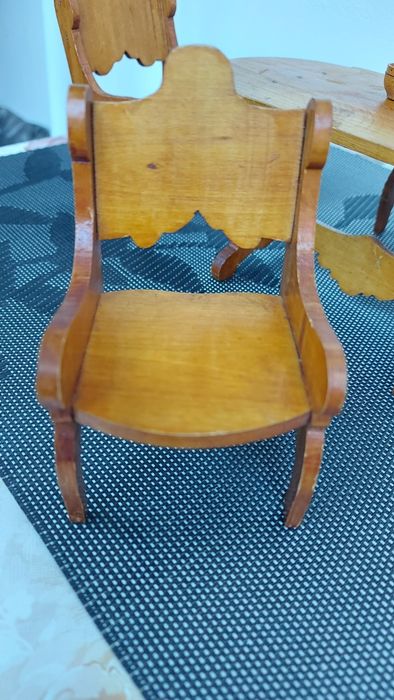 Антикварен комплект маса със столчета за кукли